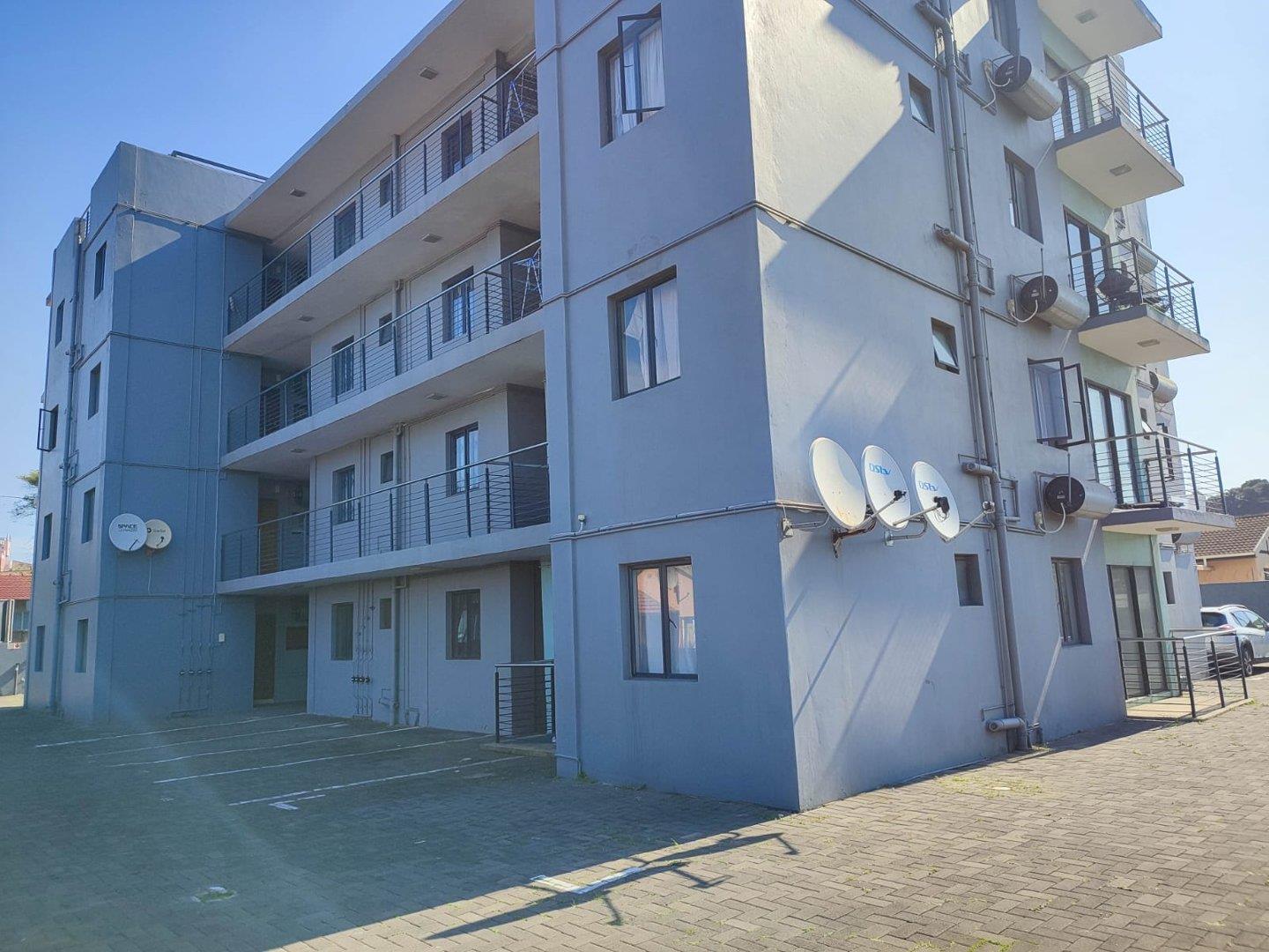 3 Bedroom Apartment / flat for sale in Montclair P24114571593