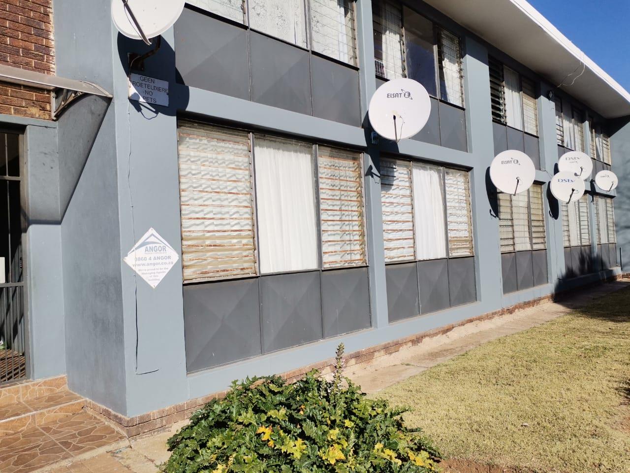 2 Bedroom Apartment / flat for sale in Roodepoort West Unit 17