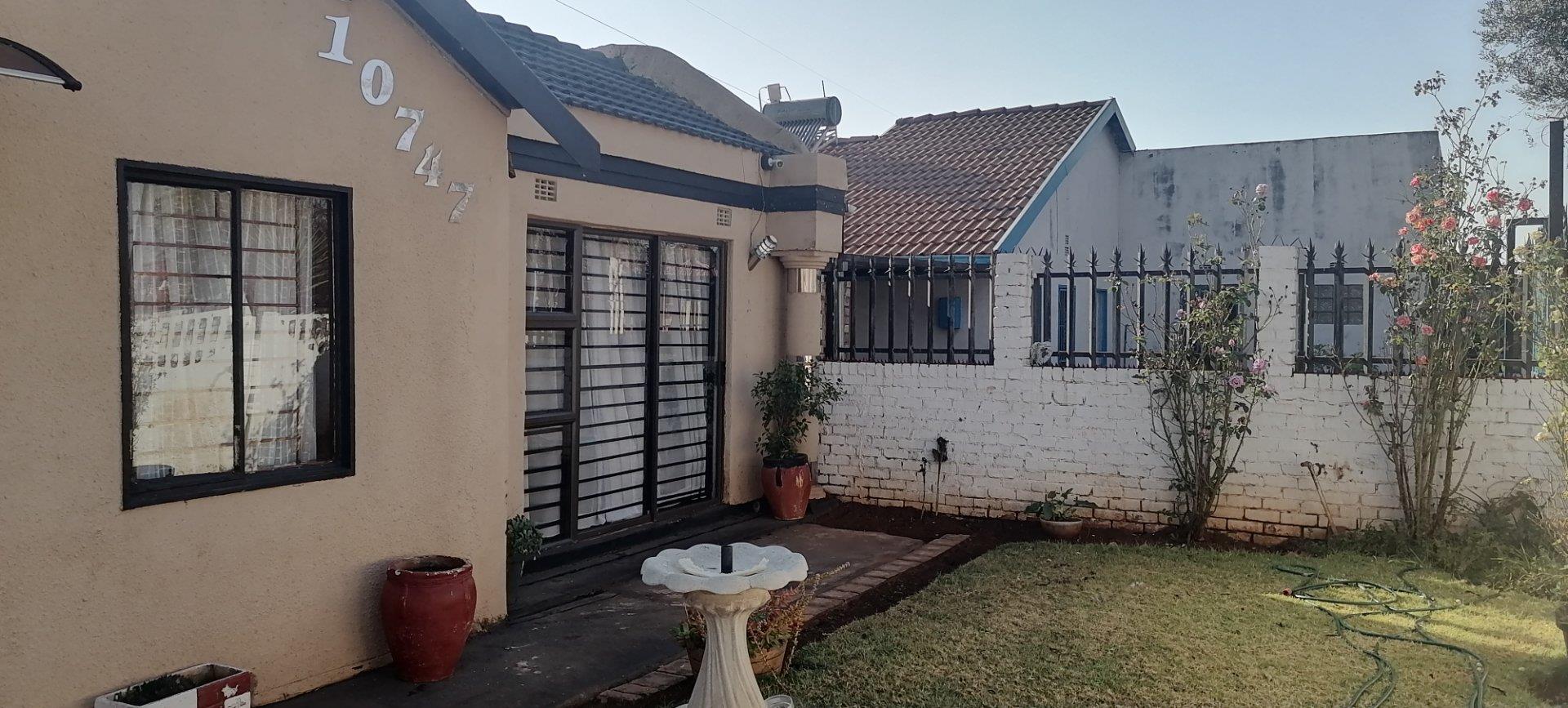 3 Bedroom House for sale in Lenasia Ext 13 23 Airborne Road P24