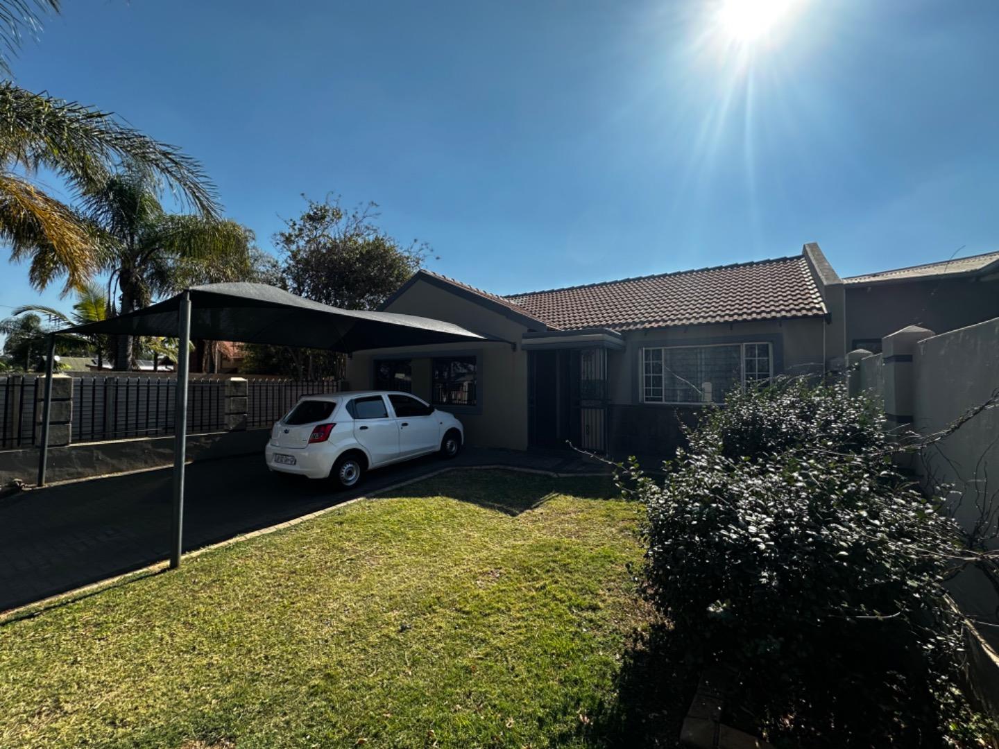 4 Bedroom House for sale in Waverley P24114572068