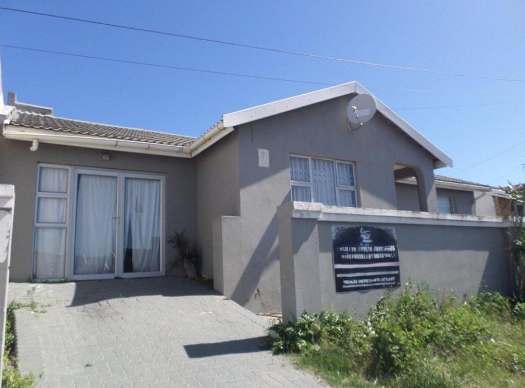 3 Bedroom House for sale in Mdantsane Nu 17 P24114573401