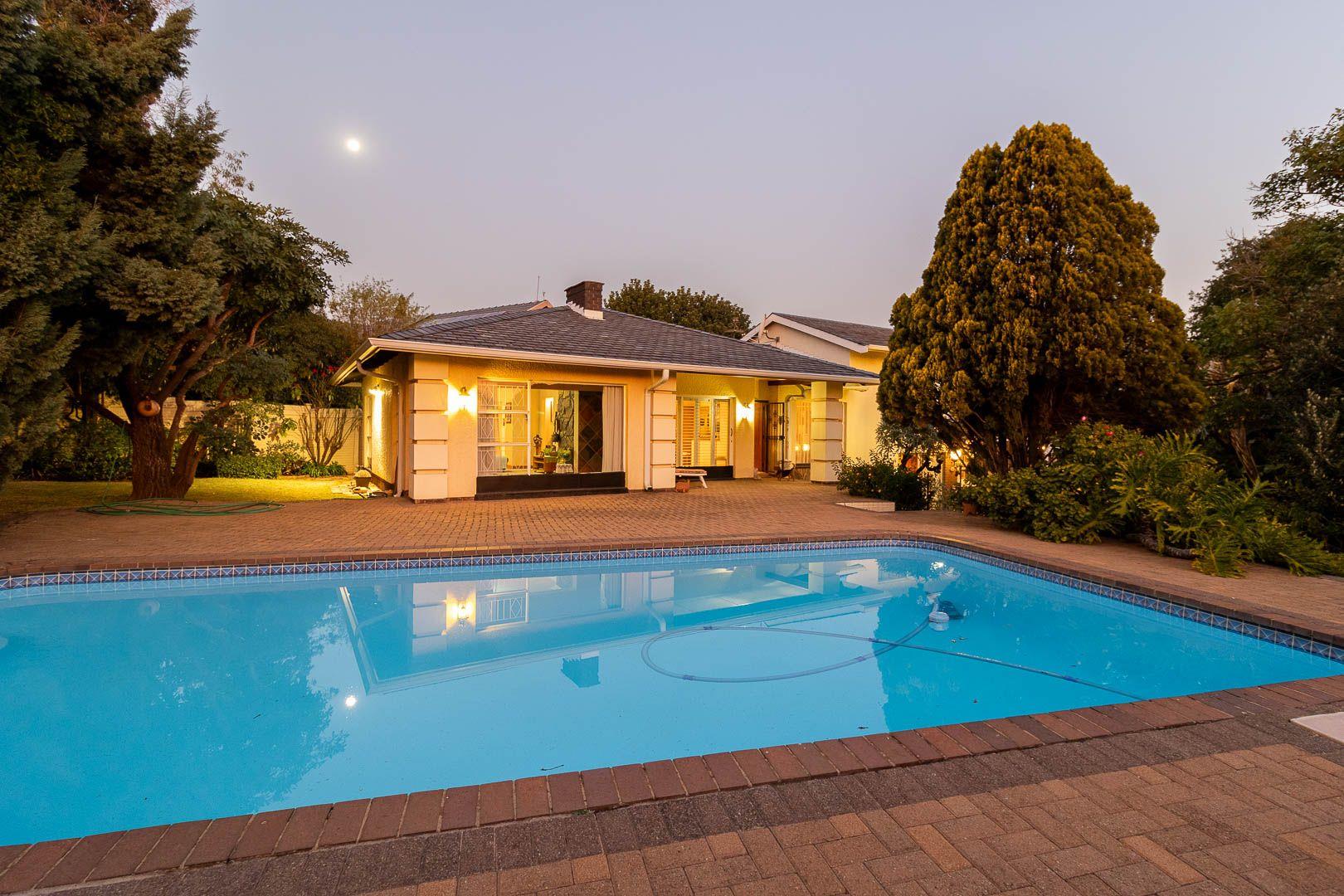 4 Bedroom House for sale in Oakdene P24114497980