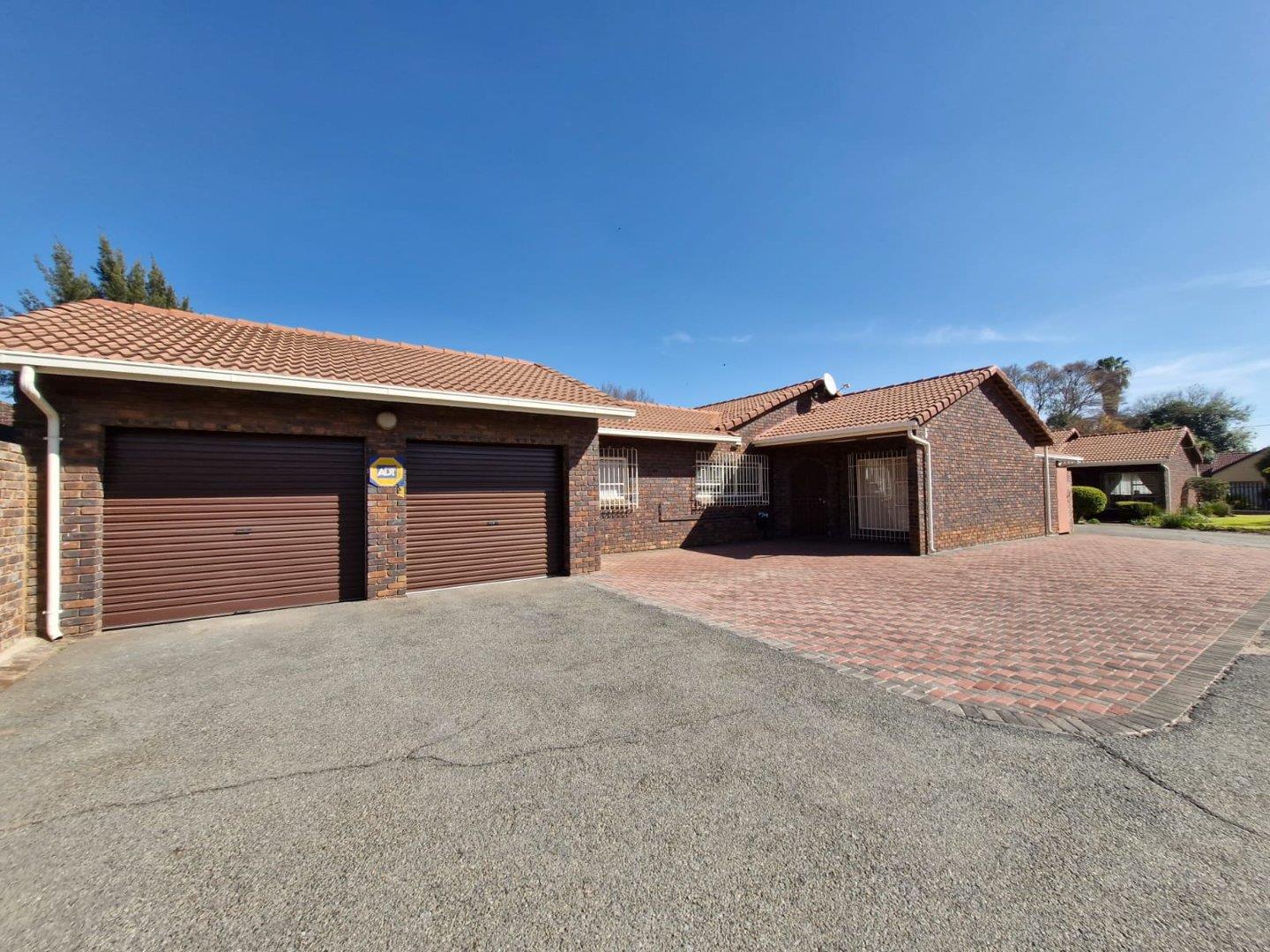 3 Bedroom House for sale in Edelweiss P24114574443