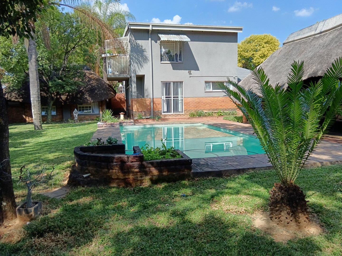 11 Bedroom House for sale in Queenswood P24112460879