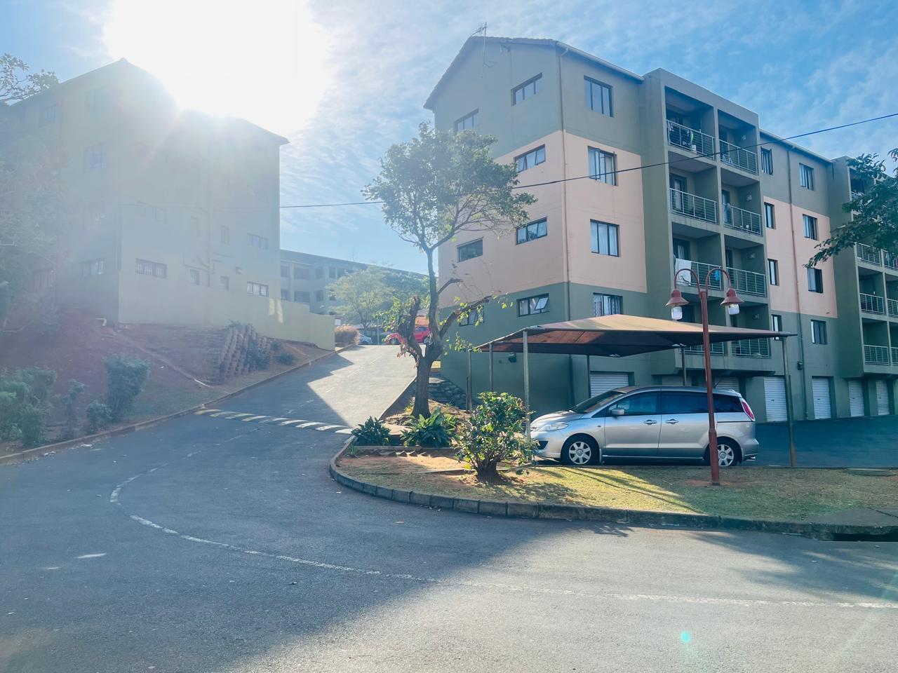 3 Bedroom Apartment / flat for sale in Montclair P24114575535