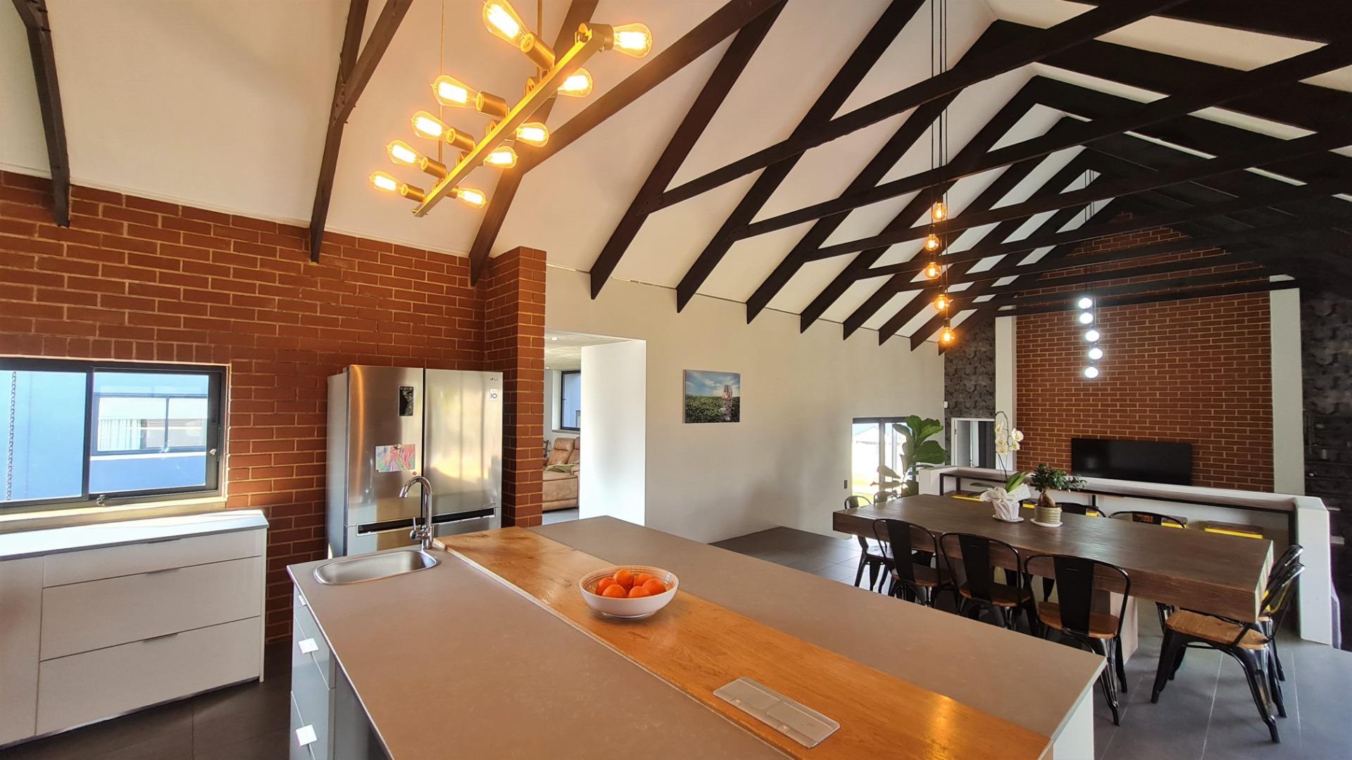 4 Bedroom House for sale in Berg En Dal P24111951661