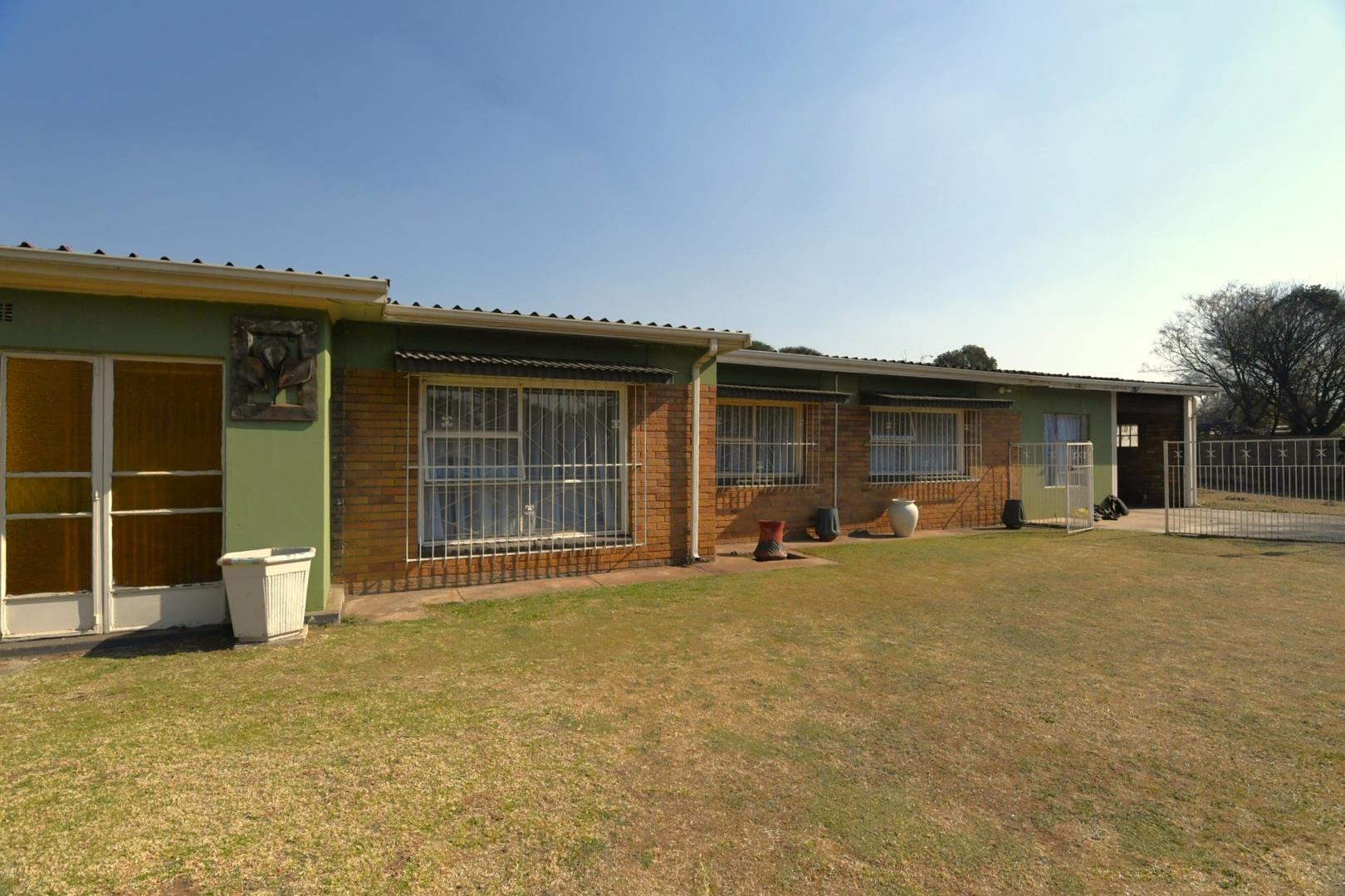 3 Bedroom House for sale in Lodeyko P24114575845