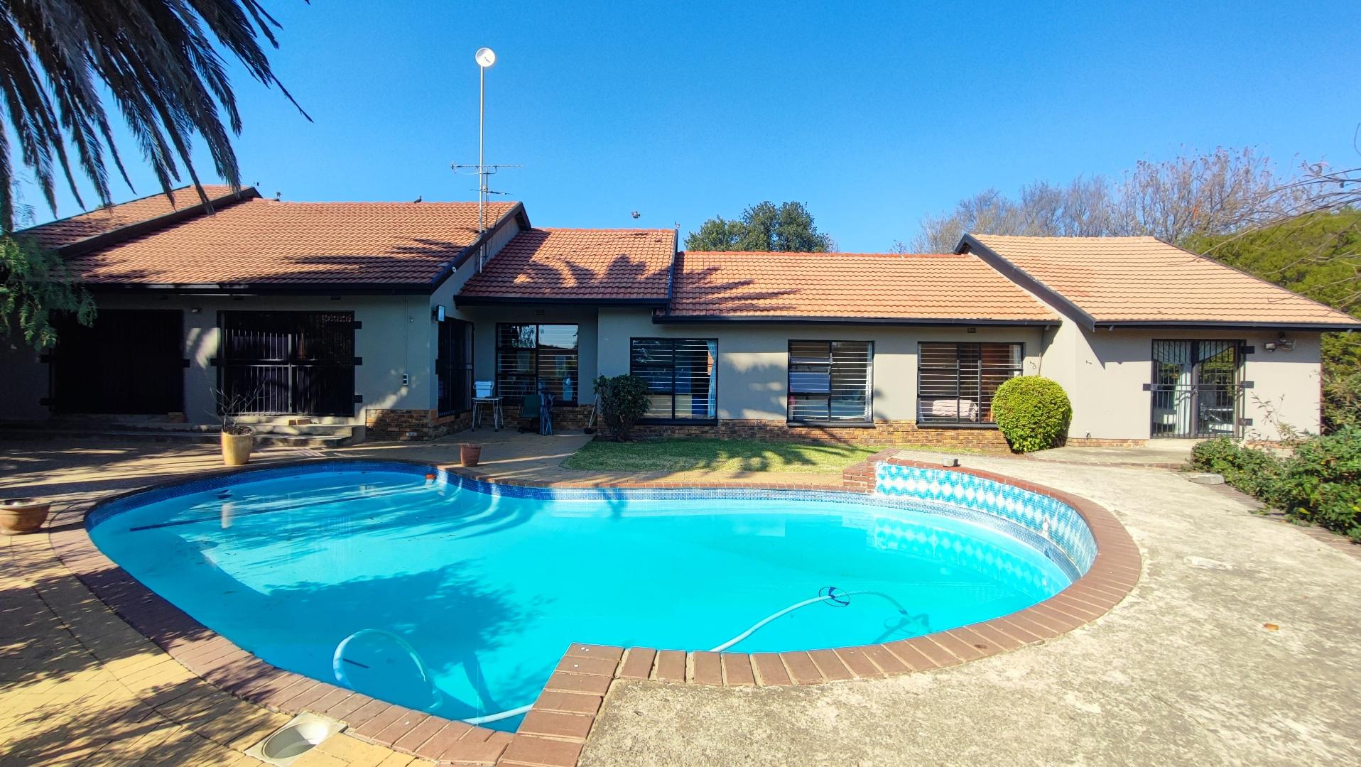 5 Bedroom House for sale in Brackenhurst 24 Gemsbok St P24114576076