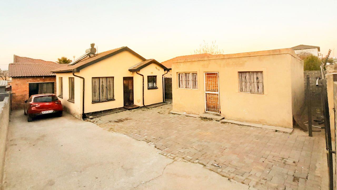 4 Bedroom House for sale in Klipfontein View P24114197177