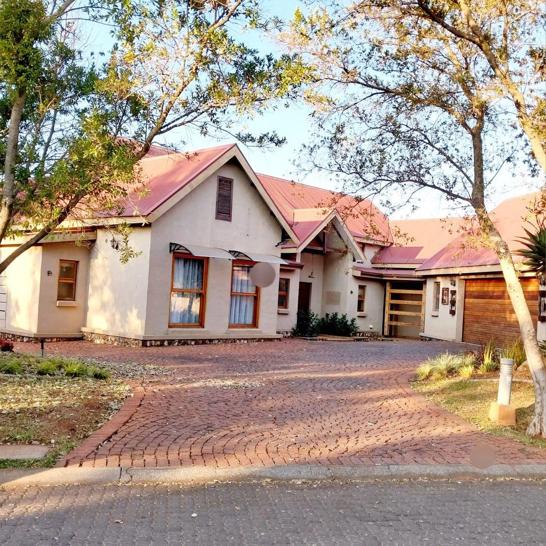 3 Bedroom House for sale in Southdowns Estate P24114577001