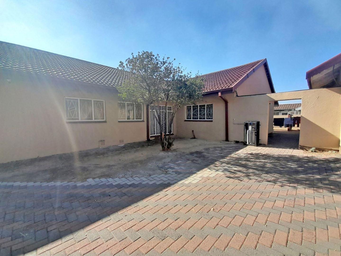 10 Bedroom House for sale in Vanderbijlpark SE 7 P24114577016