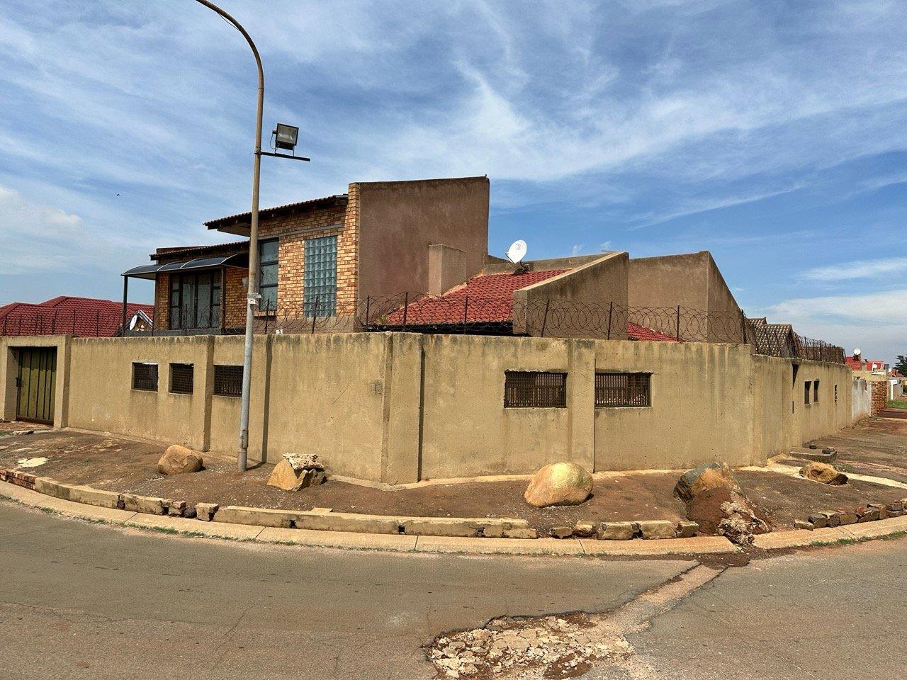 Dobsonville Ext 2 Property Property and houses for sale in