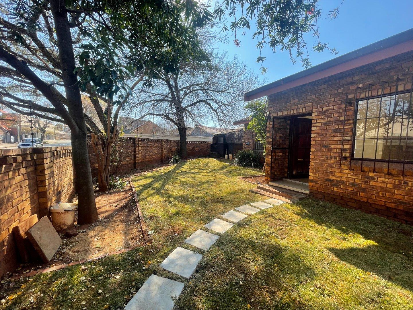 3 Bedroom Townhouse to rent in Primrose Hill 11a Magnolia Street