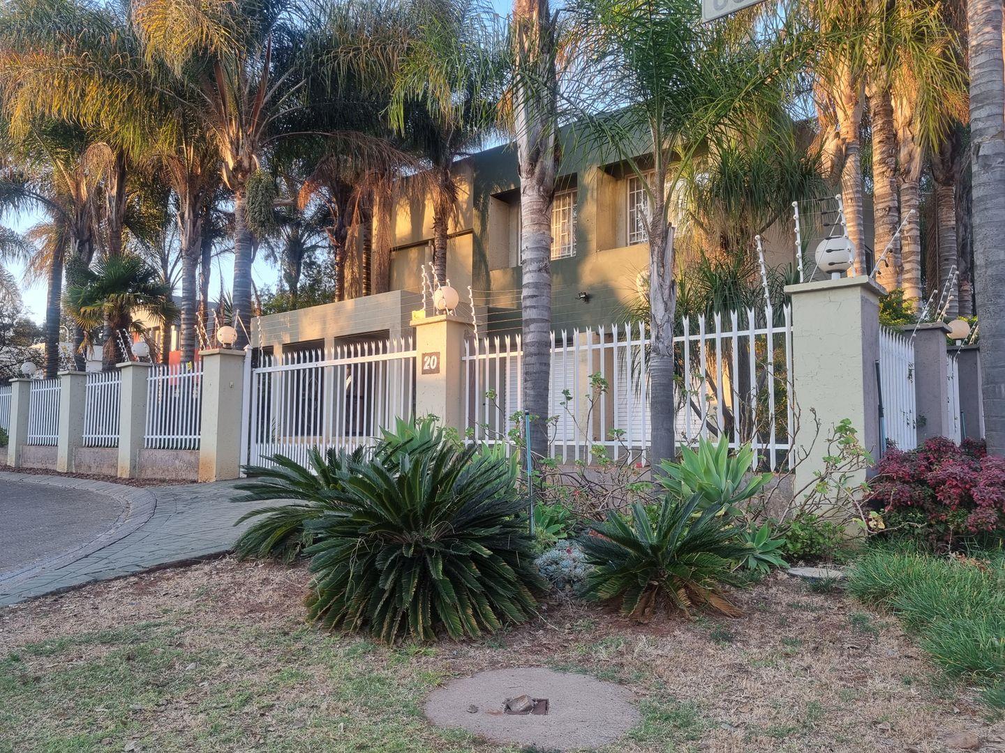 3 Bedroom House for sale in Lyttelton Manor P24114578250