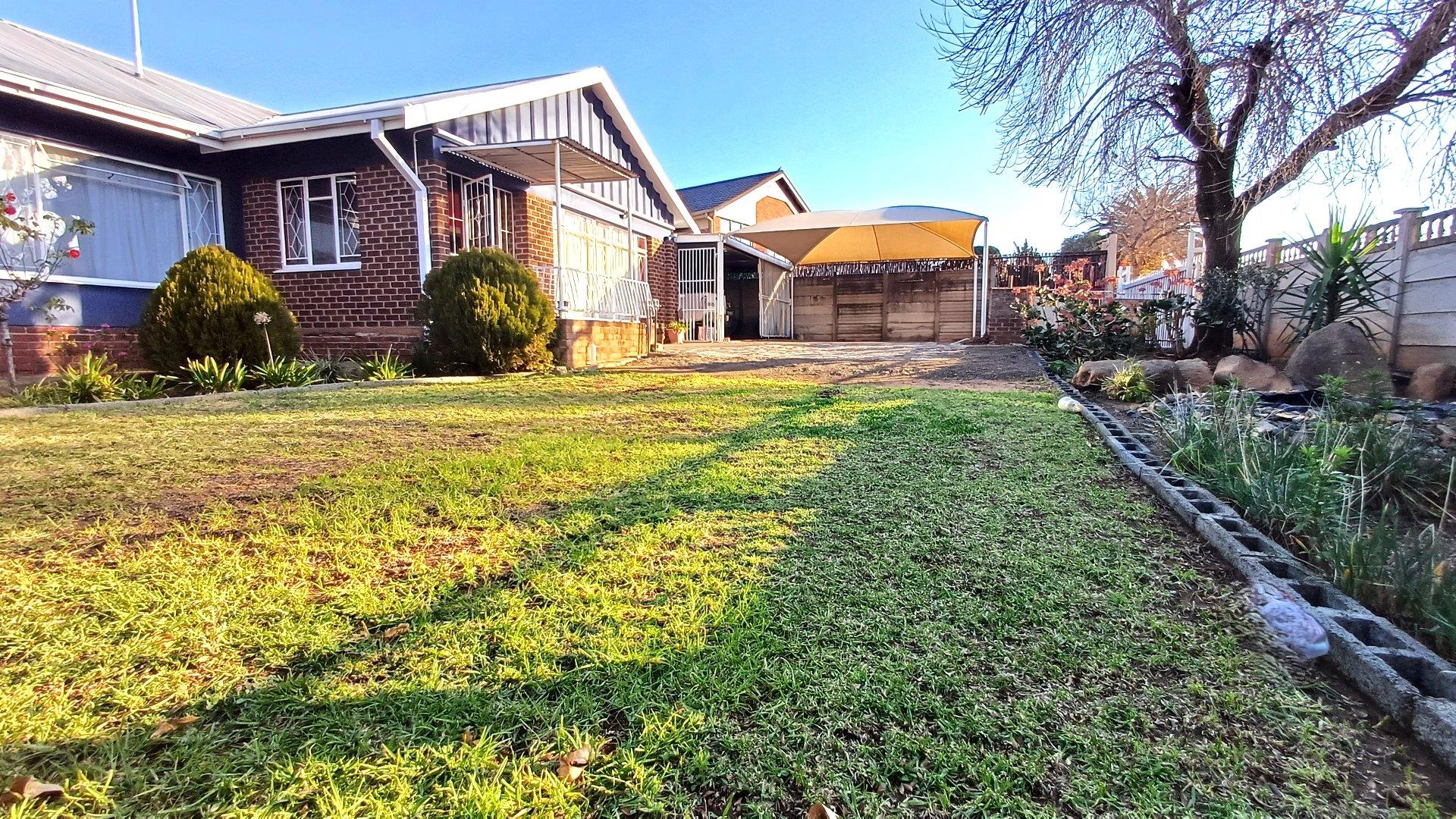 4 Bedroom House for sale in Fleurdal P24114578830