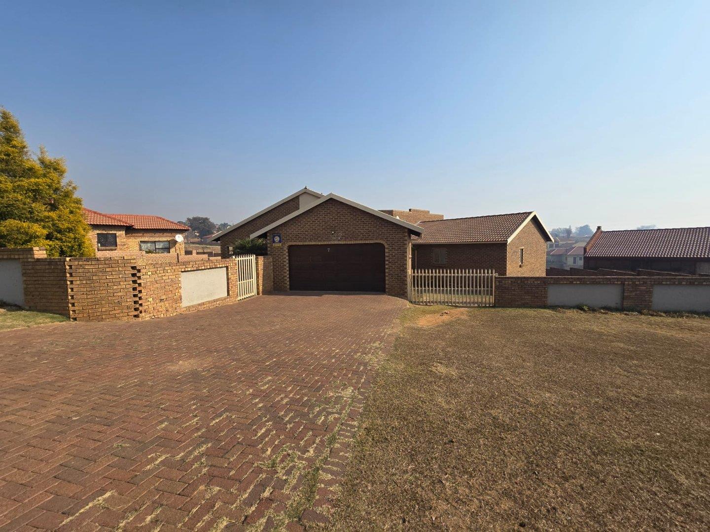 4 Bedroom House for sale in Die Heuwel Ext 4 P24114579581
