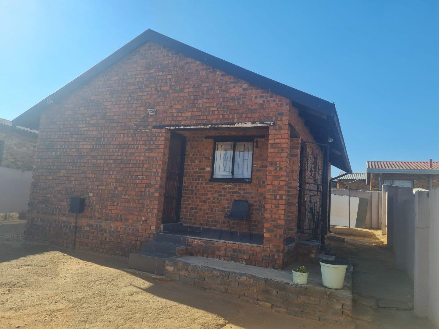 2 Bedroom House for sale in Ratanda P24114579627
