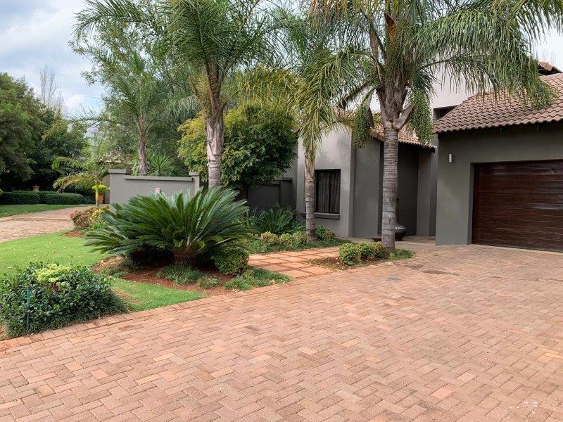 4 Bedroom House for sale in Midfield Estate P24114579665