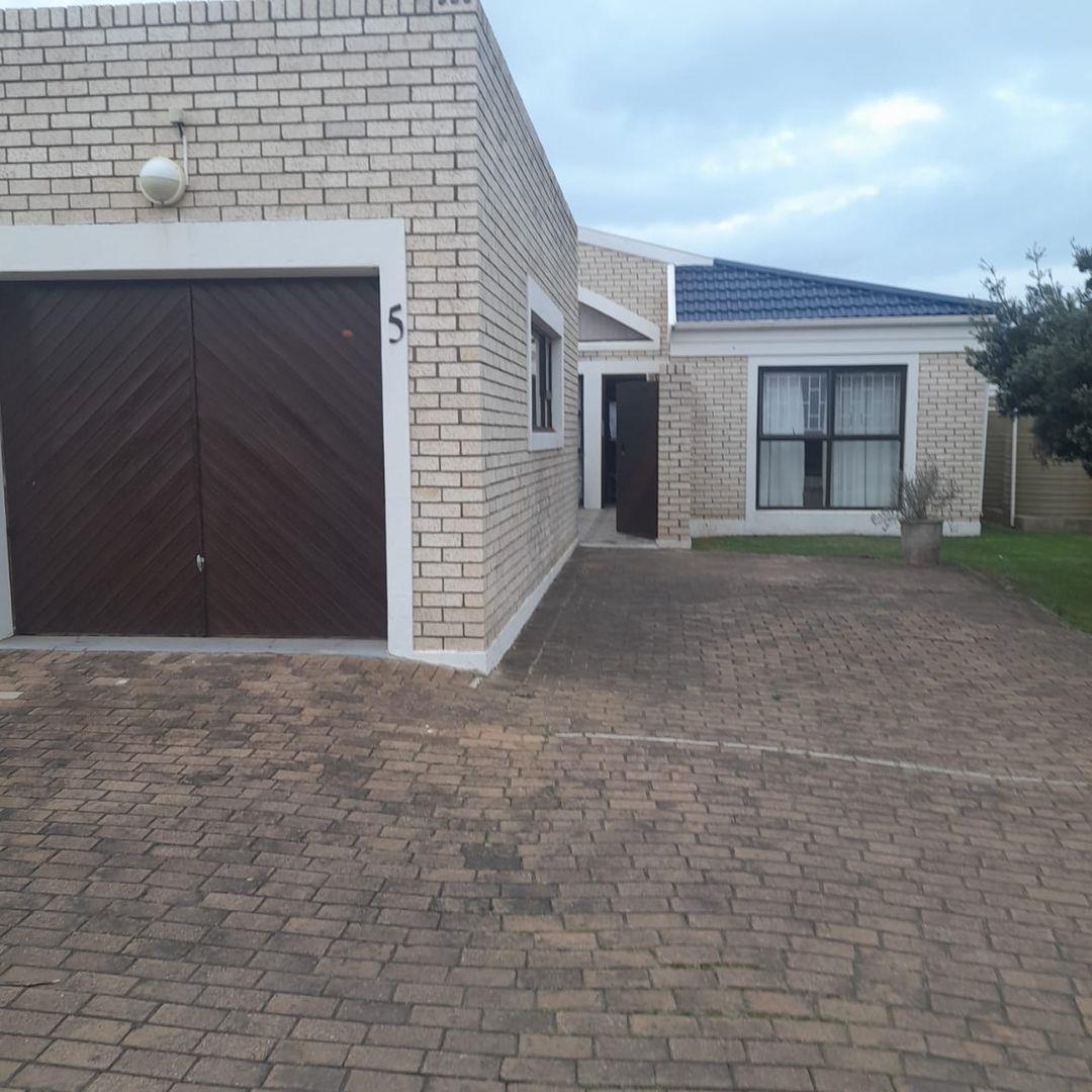 2 Bedroom Townhouse to rent in Jeffreys Bay Central P24114579679
