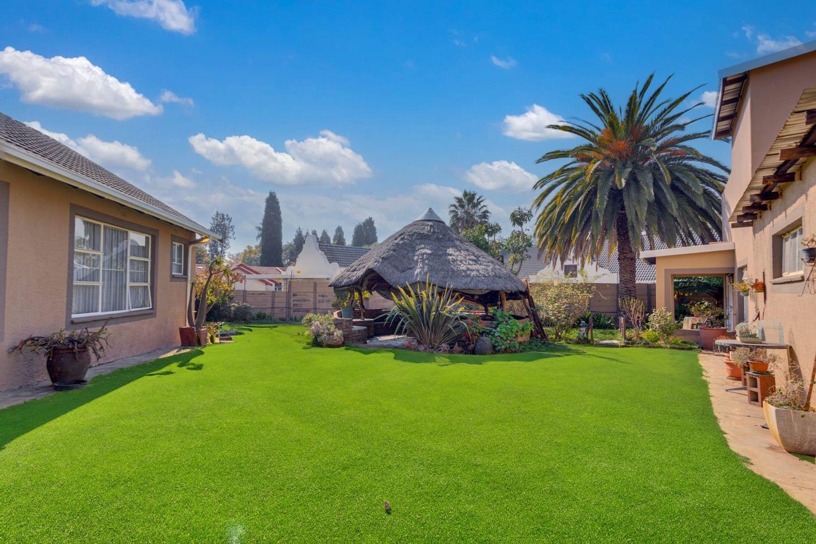 4 Bedroom House for sale in Johannesburg North P24114579825