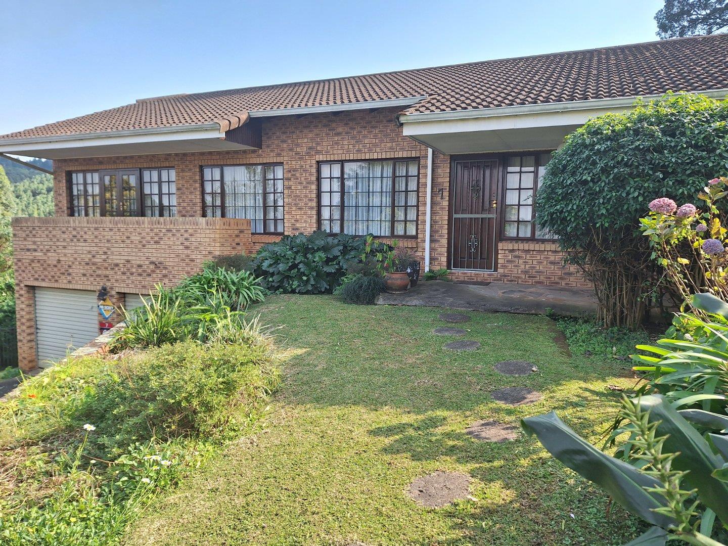 4 Bedroom Townhouse for sale in Chase Valley Heights P24114580501