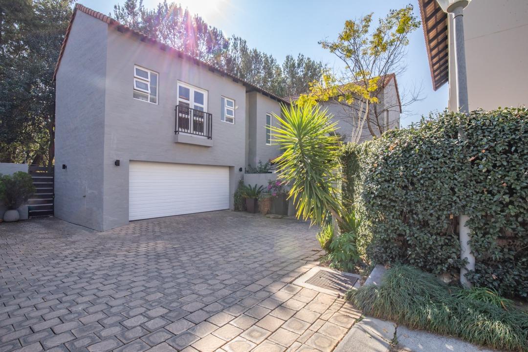 3 Bedroom House for sale in Broadacres 79 Syringa Avenue P24114580499