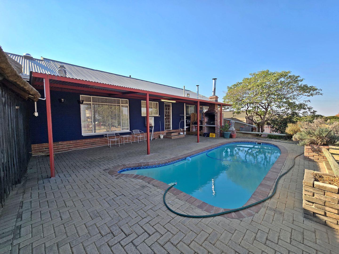 4 Bedroom House for sale in Fleurdal P24114580589