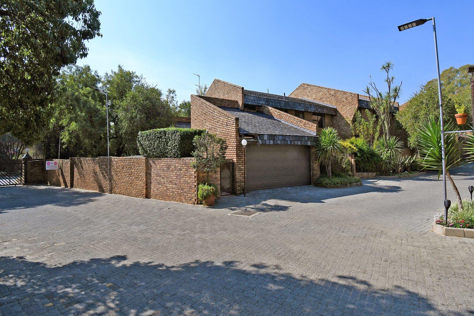 4 Bedroom Townhouse for sale in Bedfordview 40 Riley Road P24114580754