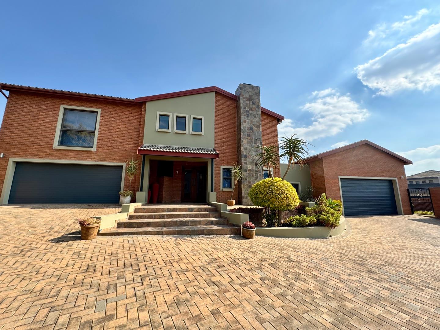 4 Bedroom House for sale in Silverwoods Country Estate P24114581042