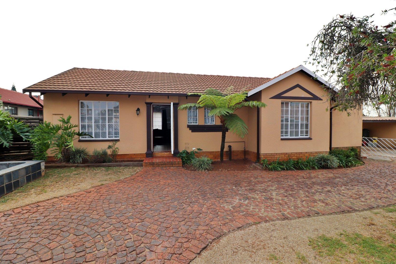 3 Bedroom House for sale in Marlands P24114581204