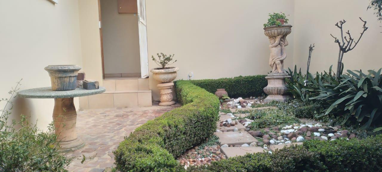 Greenside, Johannesburg Property Apartments / flats to rent in