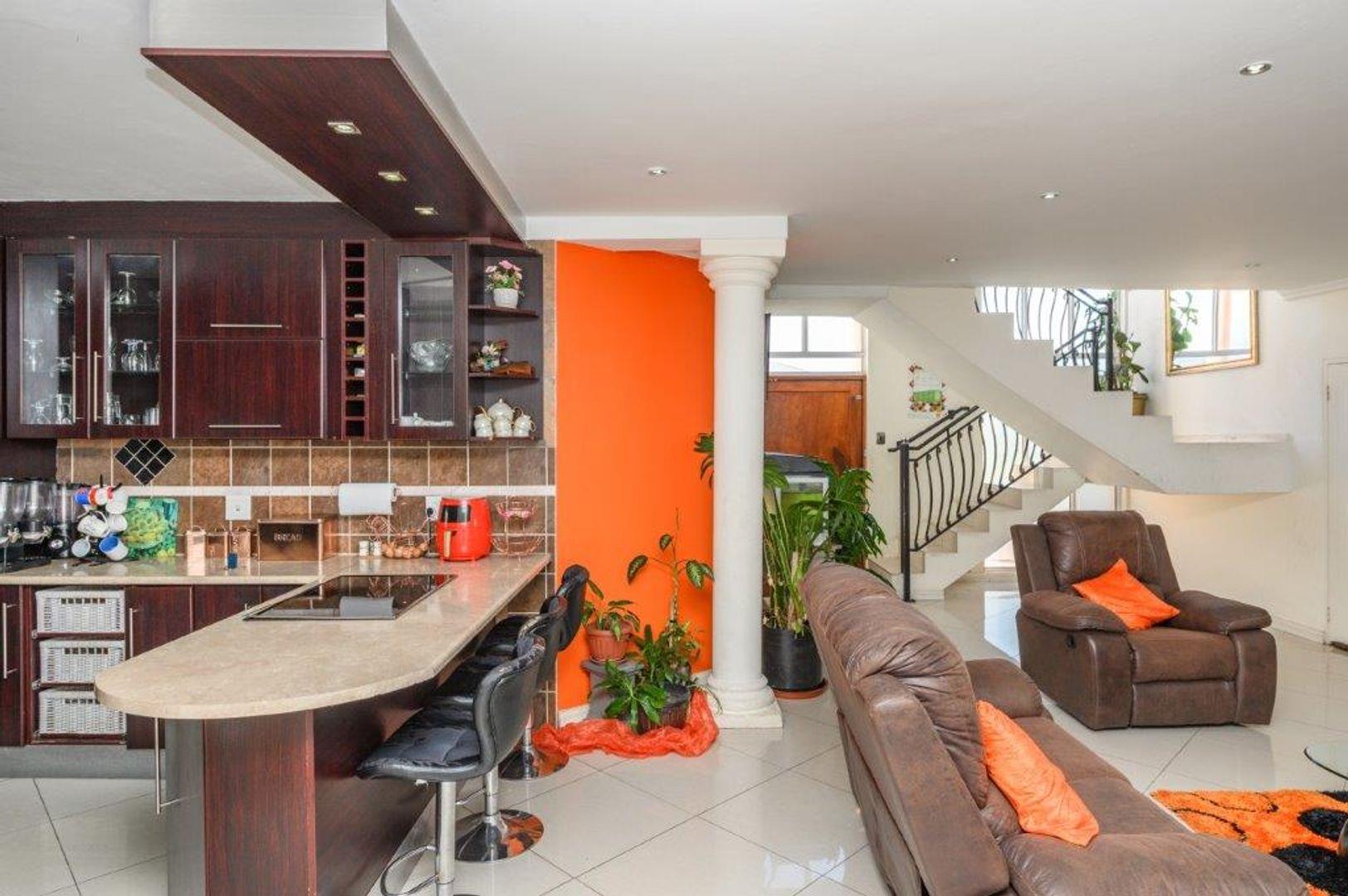 5 Bedroom House for sale in Bluewater Bay P24114582029