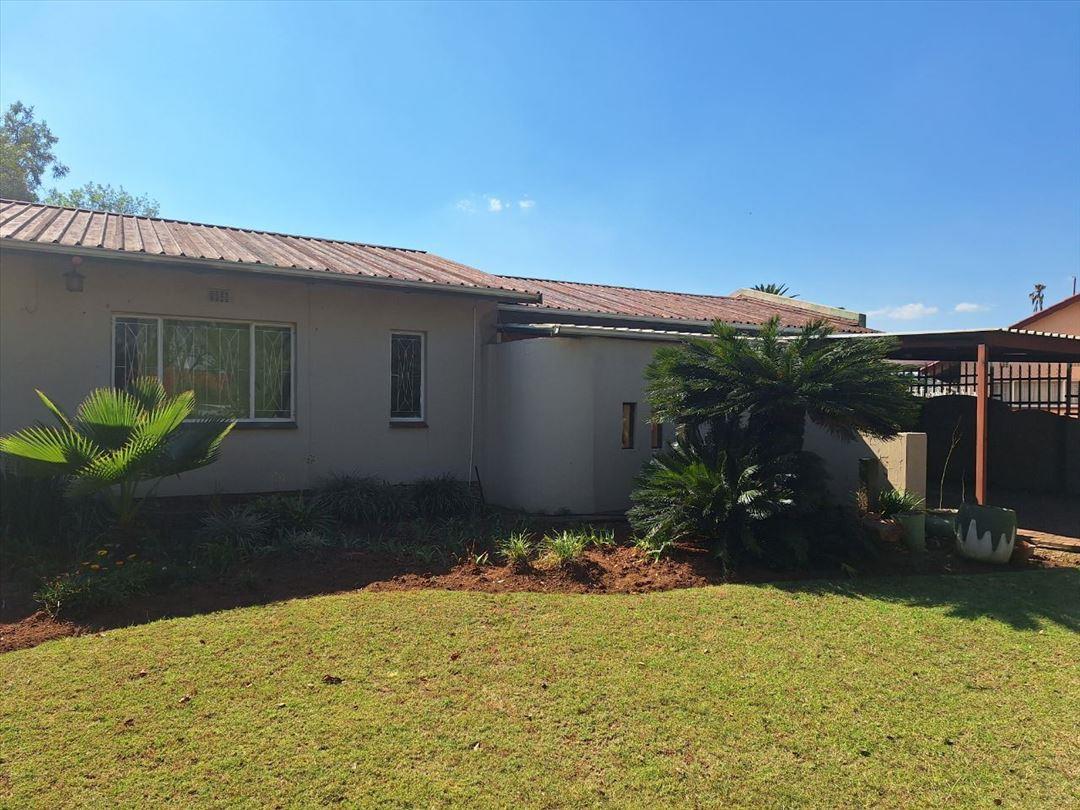 3 Bedroom House for sale in Van Dyk Park P24114600061