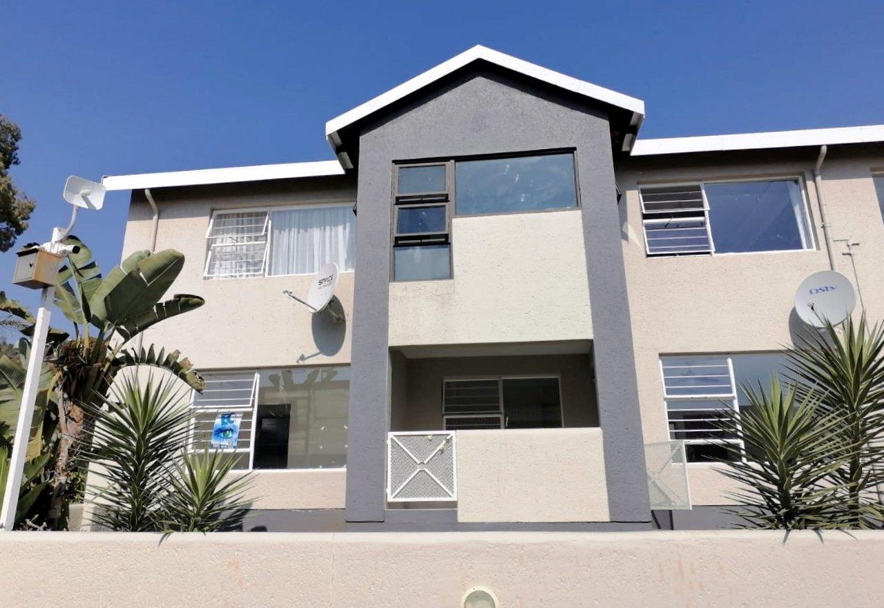 2 Bedroom Apartment / flat for sale in Constantia Kloof P24114584727