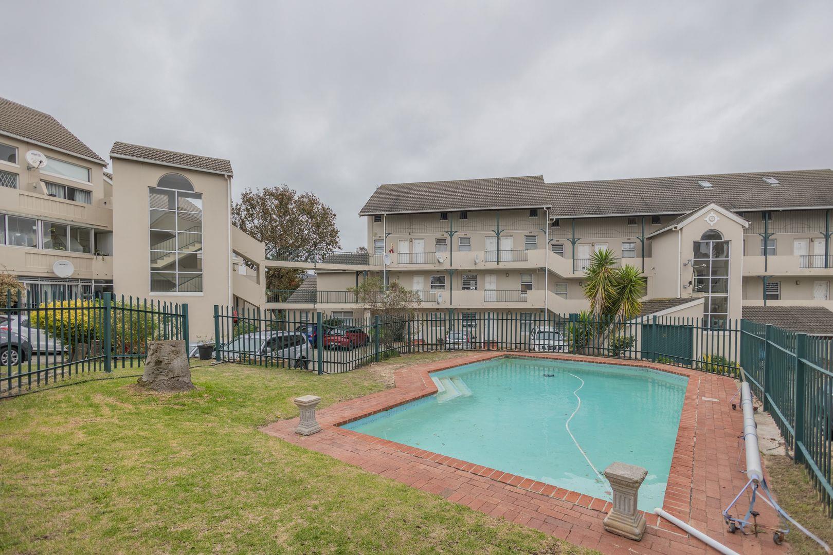 2 Bedroom Apartment / flat for sale in Durbanville Central P24114584910