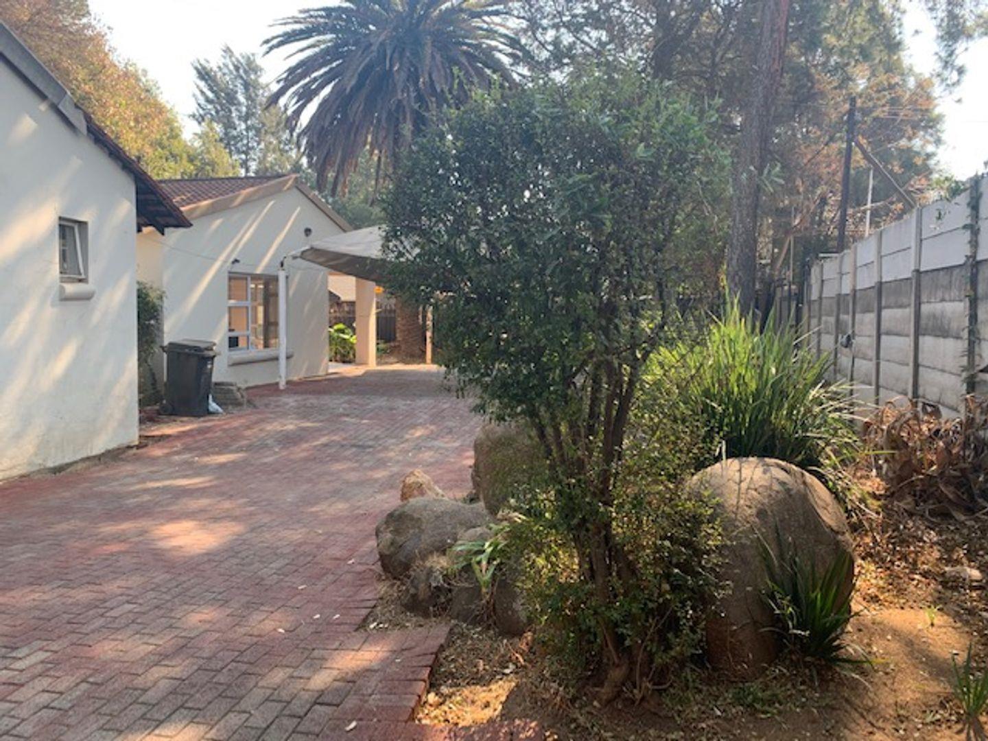 2 Bedroom Apartment / flat to rent in Fontainebleau P24114585186