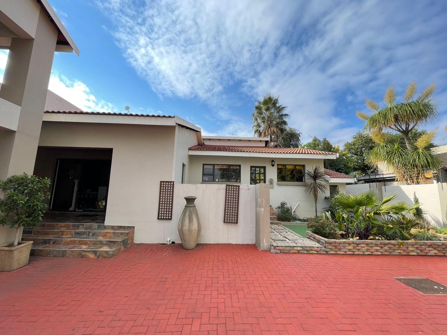 5 Bedroom House for sale in Aviary Hill P24114585680