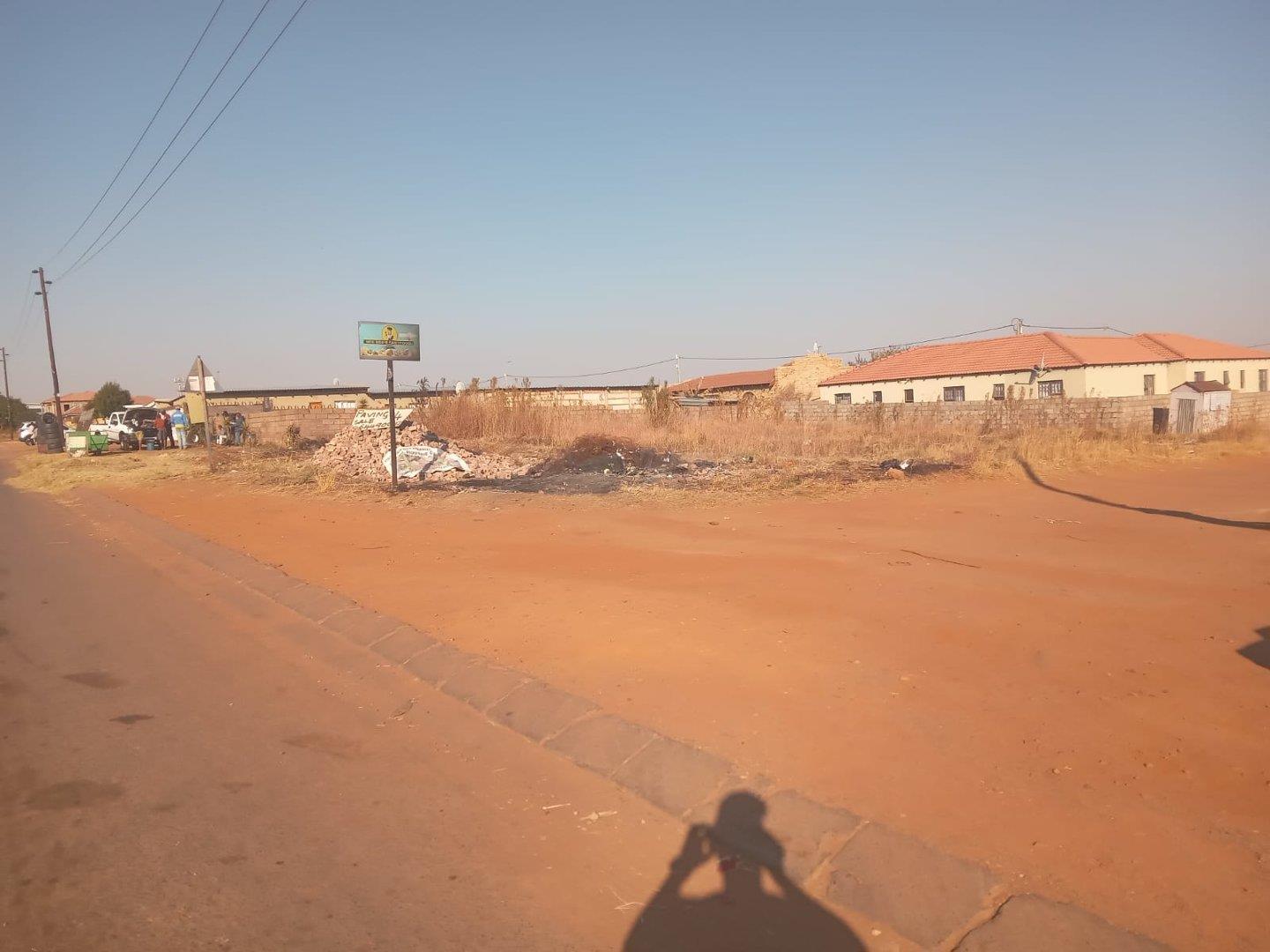 House for sale in Mohlakeng P24114585709