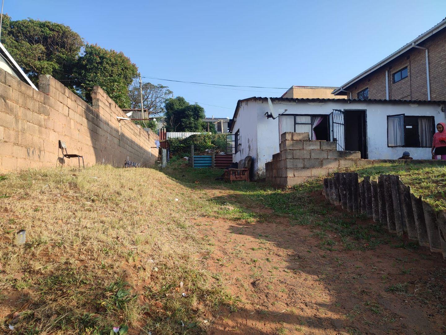 2 Bedroom House for sale in Austerville P24114585789