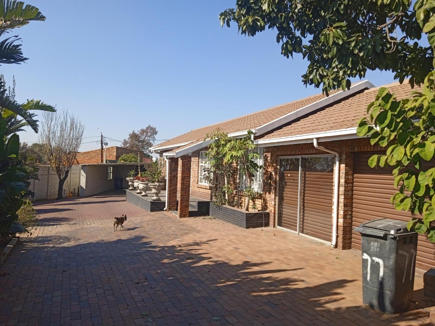 3 Bedroom House for sale in Elandspark 77 Cartwright Avenue P24