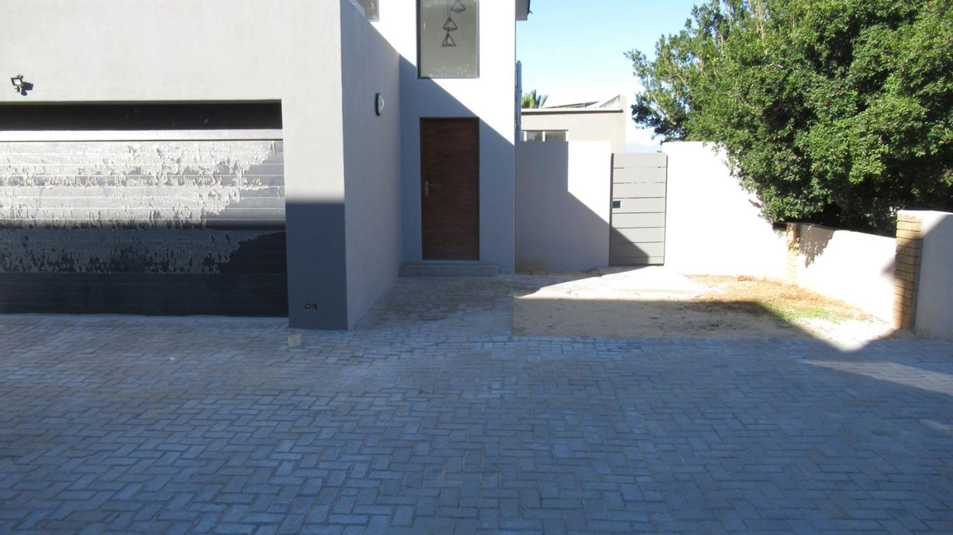 3 Bedroom House for sale in Langeberg Ridge P24113071997