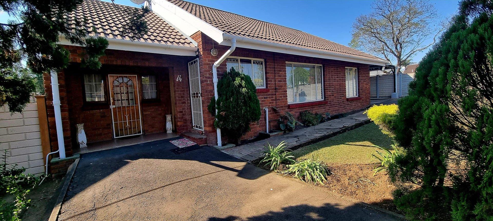 3 Bedroom Townhouse for sale in Cleland P24114586599