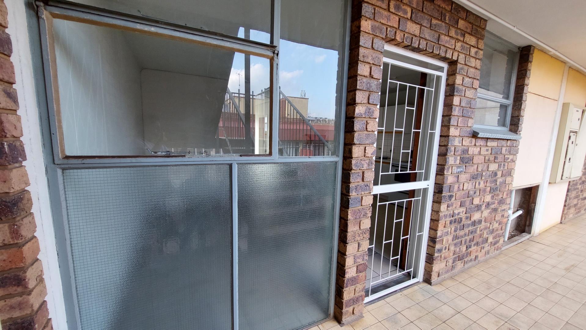 1 Bedroom Apartment / flat to rent in Sunnyside 24 Chateaux Marie, 65