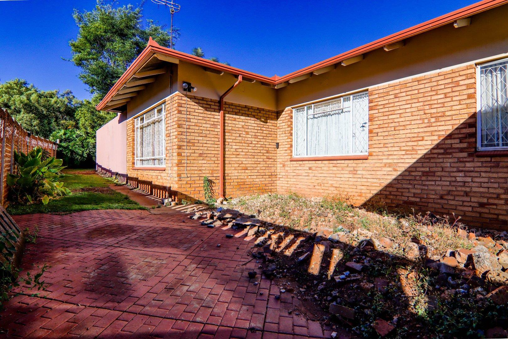 3 Bedroom House for sale in Lyttelton Manor P24114587011