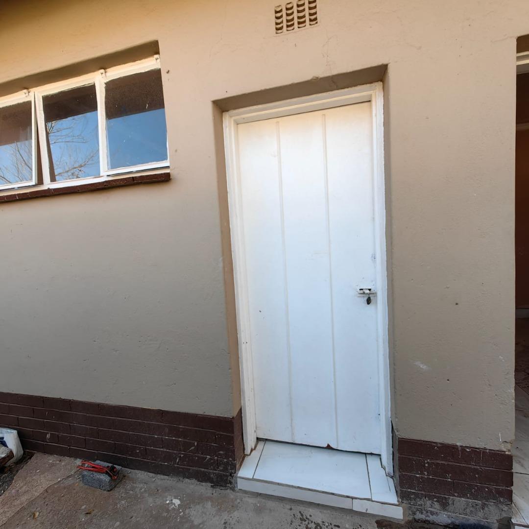 1 Bedroom Apartment / flat to rent in Carletonville Central 22