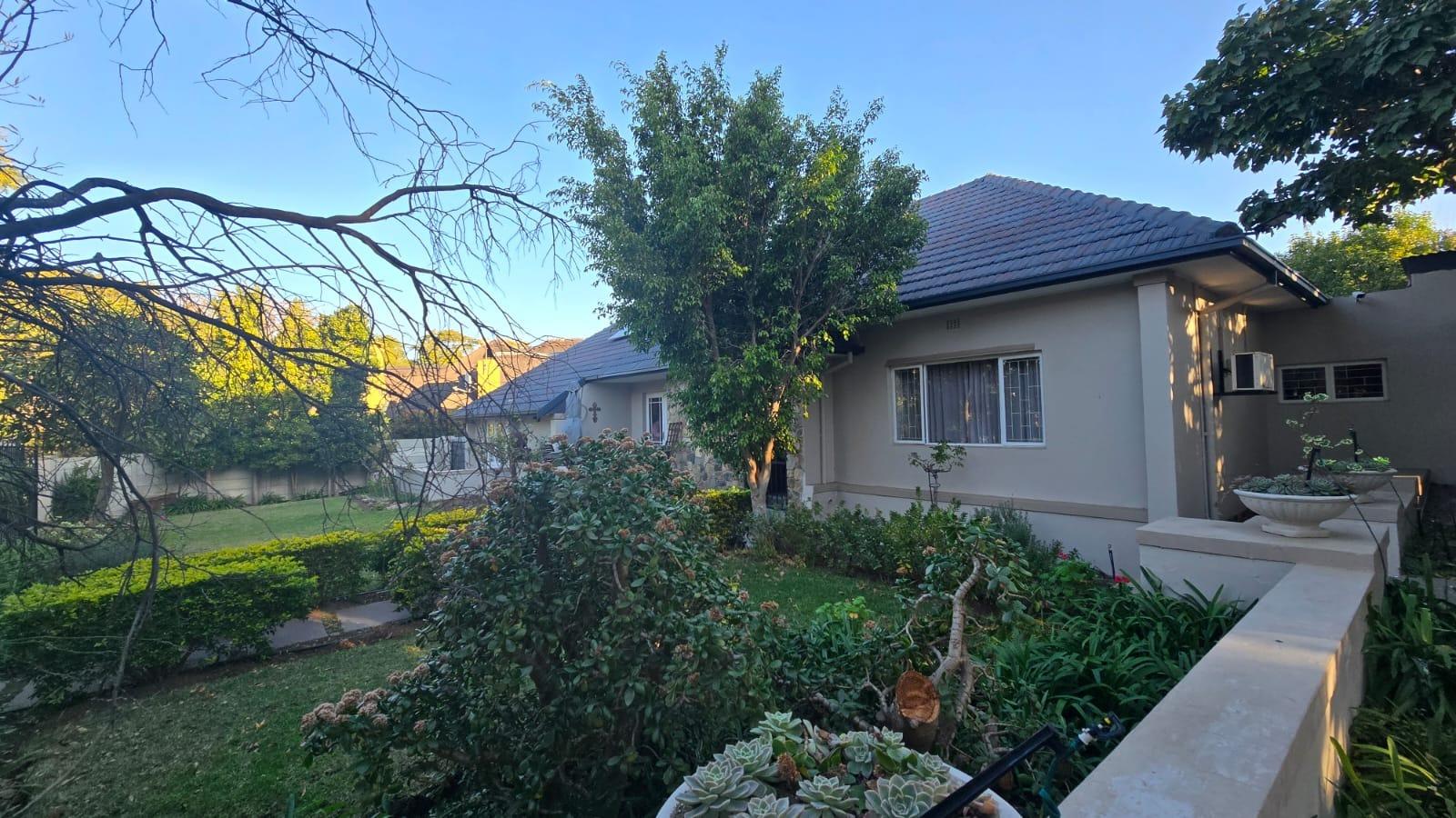 6 Bedroom House for sale in Langerug 4 Krige Street P24114587787