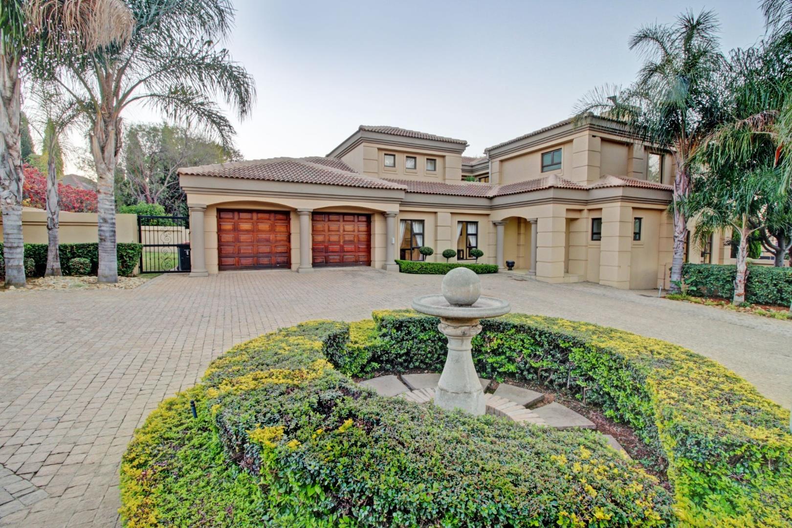 5 Bedroom House for sale in Woodhill Golf Estate P24114588225