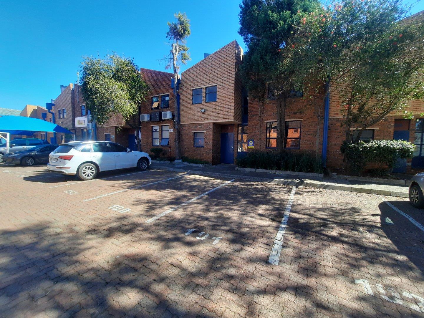 Industrial property to rent in Robertville 254 Nadine Street P24