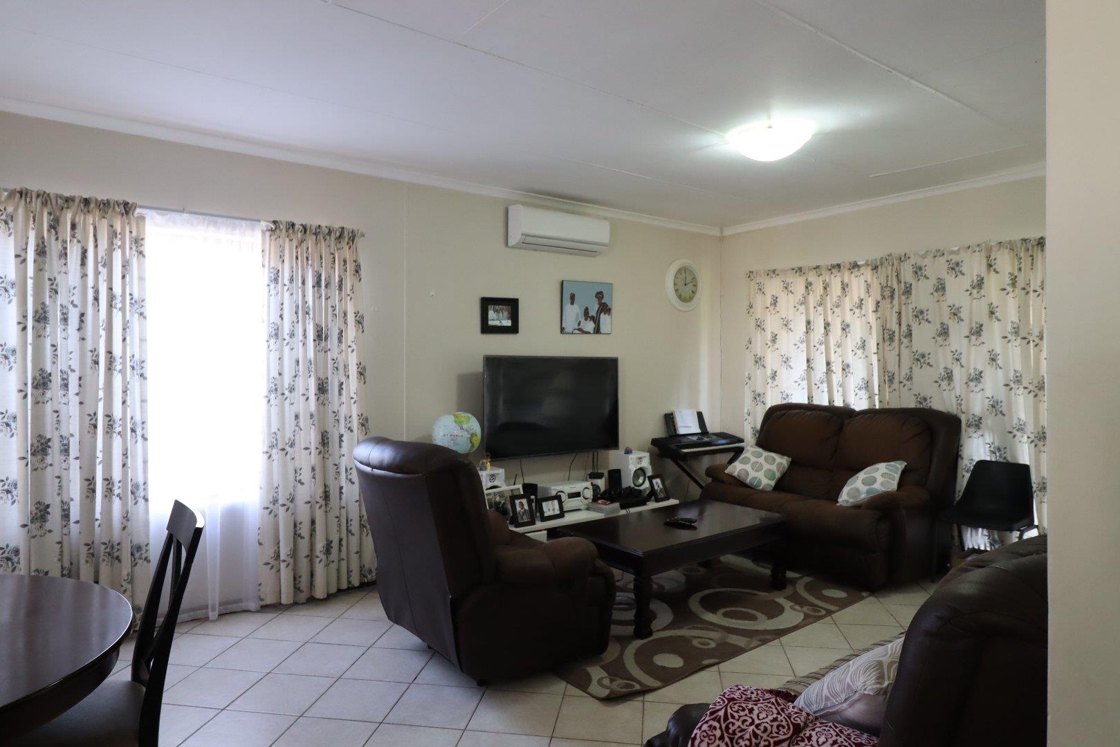 Hillside, Bloemfontein Property Property and houses for sale in