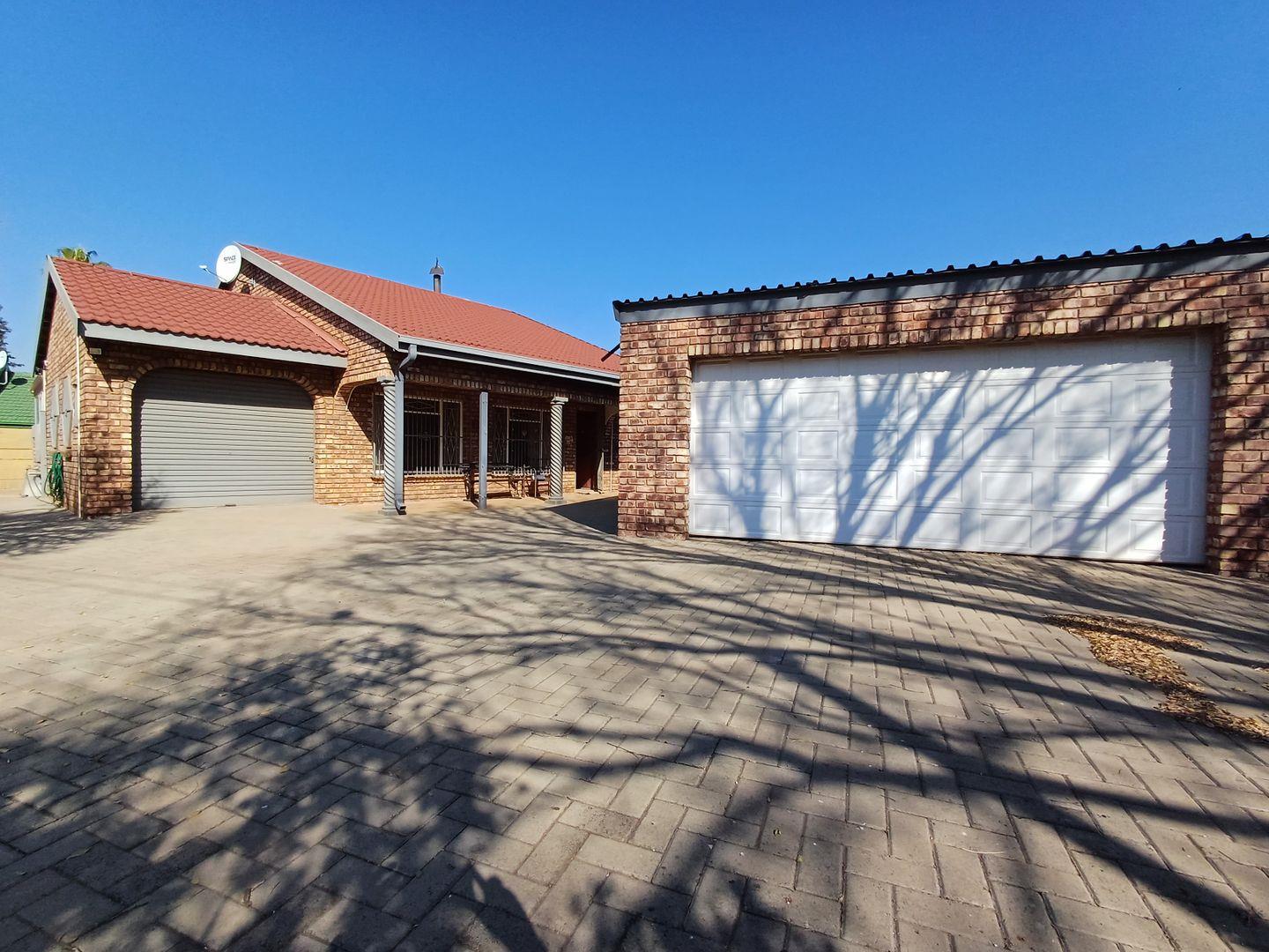 3 Bedroom House for sale in Carters Glen P24114589697